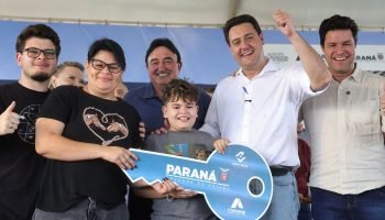 Ratinho Junior entrega casas a 103 famílias de Rondon com subsídio estadual