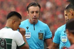 raphael-claus-atletiba-sumula-arremesso-objetos