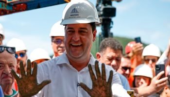 ratinho-junior-beijo-ponte-de-guaratuba