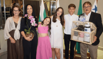 C.Vale homenageia dois associados como Agricultores Modelo em Palotina
