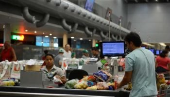 Portaria de 2021 exige acordo em convenção coletiva para autorizar o trabalho em