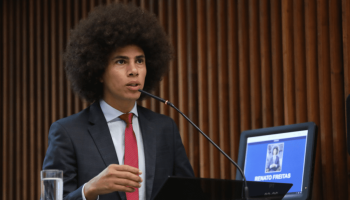 Renato Freitas enfrenta pedido de cassação após declaração sobre uso de maconha