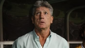 renato-gaucho-em-campo-no-empate-entre-bahia-e-fluminense-foto-marcelo-goncalves-ffc-750x469-1