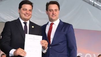 Sandro Alex e o governador Ratinho Júnior (Foto: AEN/PR)