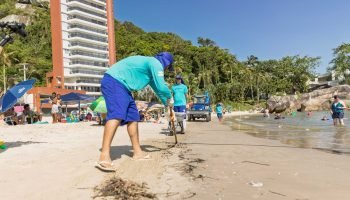 Sanepar retira 8,7 toneladas de lixo das praias do Paraná após Réveillon