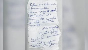 Mulher pede socorro por bilhete e é resgatada de cárcere privado; filho é preso