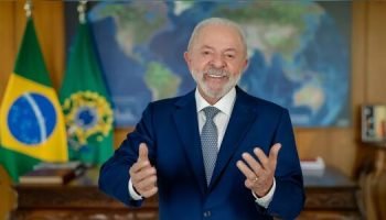 Lula defende taxação de super-ricos e exalta nova isenção do Imposto de Renda