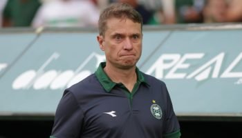 Laterais Bruno Melo e Tinga contribuíram para os gols do Coxa, mas treinador ped