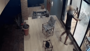 Síndico armado com facão invade casa de vizinho