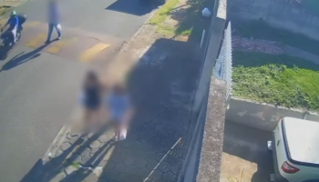 Suspeito que exibe partes íntimas a mulheres é espancado e preso em Fazenda Rio Grande