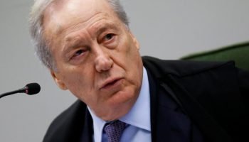 Lewandowski entrega carta de demissão ao presidente Lula e deixa Ministério da Justiça