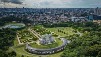Calor intenso e ventos de 100 km/h marcam véspera de Natal no Paraná no estado