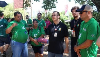 Cegos testam crachá desenvolvido na Unioeste que lê e descreve imagens com IA