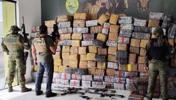 Polícia Militar e Polícia Federal apreendem 3,5 toneladas de maconha e fuzis em Icaraíma
