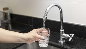 Calor recorde aumenta em 20% consumo de água tratada em Curitiba e RMC