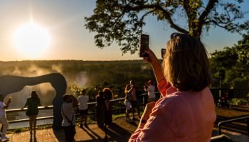 Paraná recebe 1 milhão de turistas estrangeiros, recorde histórico em 2025