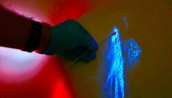 Luminol fortalece atuação da Polícia Científica na identificação de vestígios ocultos
