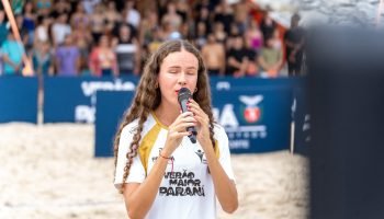 Isadora Venâncio destaca-se no paratletismo e canta Hino Nacional no Desafio Olímpico de Vôlei