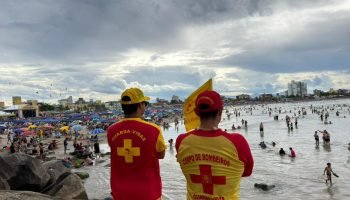 Bombeiros intensificam ações contra afogamento no litoral e mostram perfil dos casos
