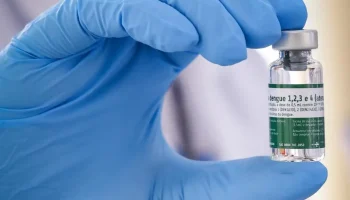 Saiba sobre a vacinação contra a dengue para profissionais da saúde — Foto: Saib
